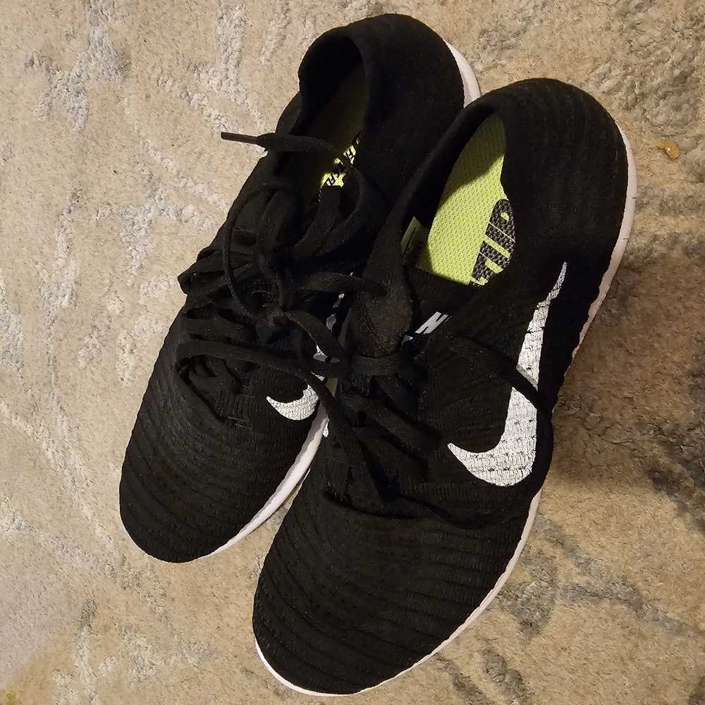 2 pairs Nike women's flyknit shoes 10.5